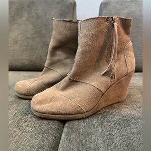 GUC TOMS leather suede ankle boots